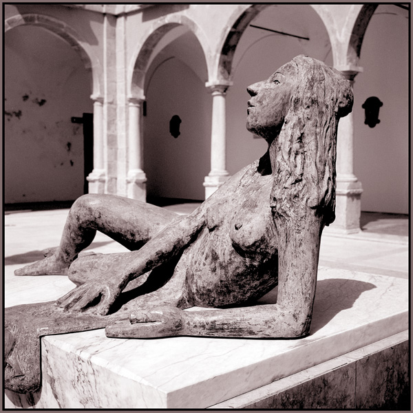 <em>Sculpture of a naked woman</em>